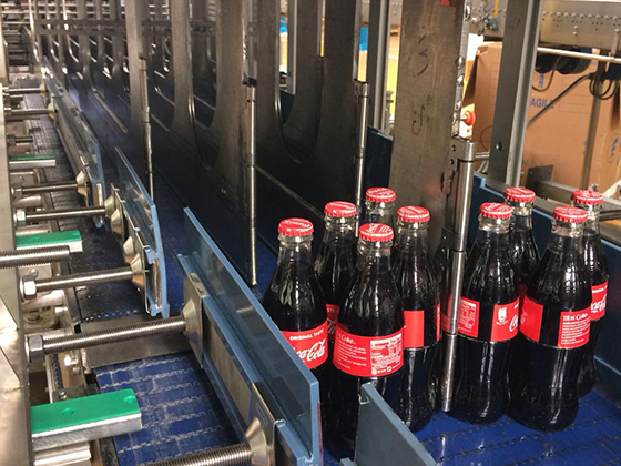 Bbm service srl – modificación de la entrada de la envolvedora retráctil para la botella sleever