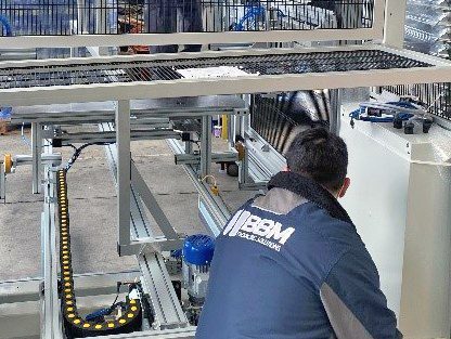 ¿Demasiado trabajo y poco tiempo? BBM realiza el montaje completo de máquinas cuenta tercera