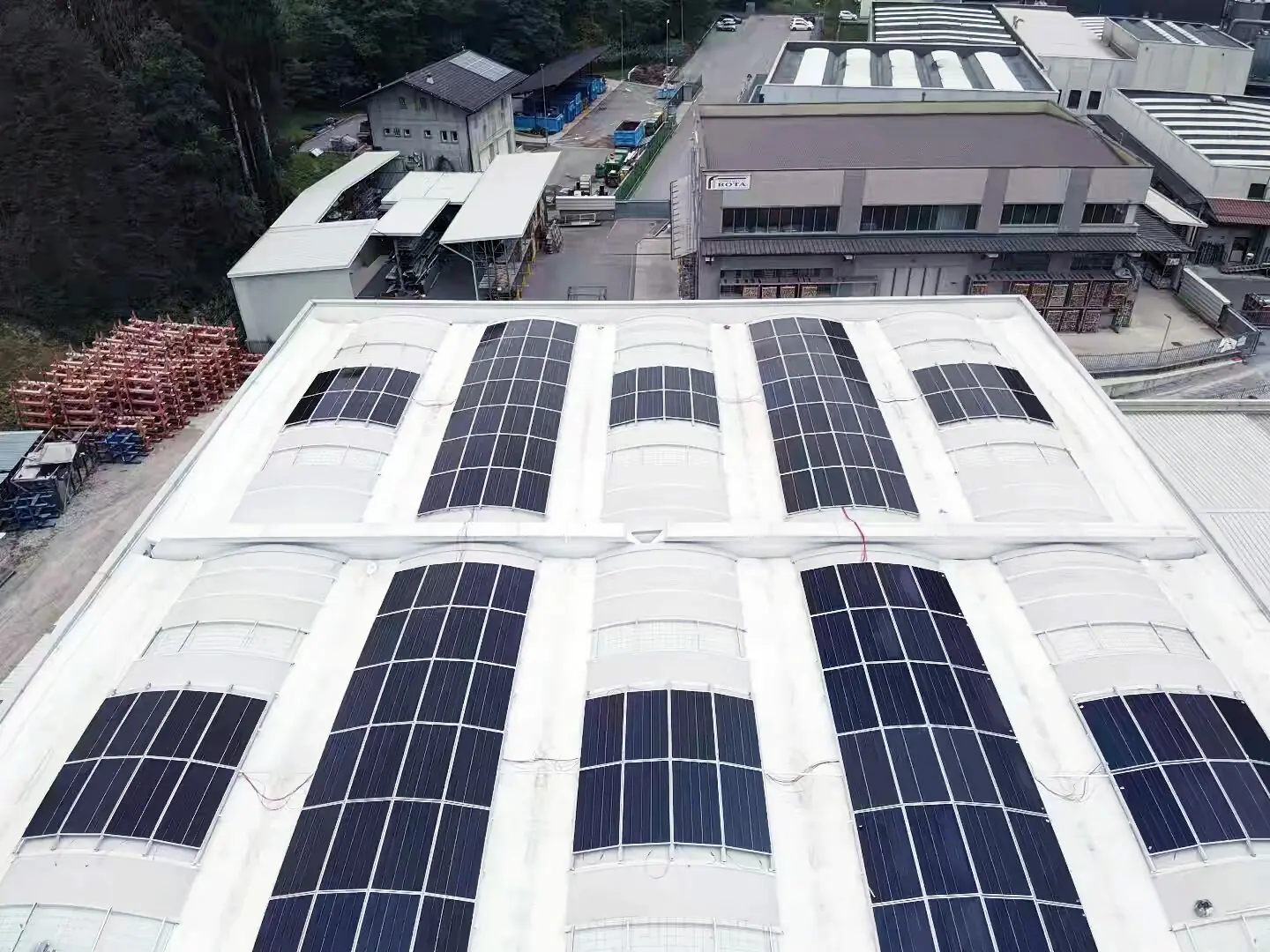 BBM es la primera empresa que instala un sistema fotovoltaico en la zona industrial de Lenna