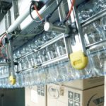 Optimisez vos lignes d’embouteillage dans le secteur Food & Beverage avec des systèmes de manutention industrielle automatisés. En savoir plus sur BBM Service