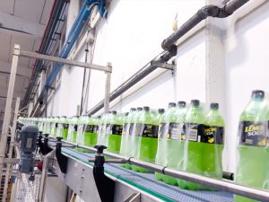 Instalación y suministro de cintas usadas y revisadas para la línea de embotellado de LemonSoda