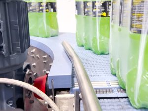 Instalación y suministro de cintas usadas y revisadas para la línea de embotellado de LemonSoda