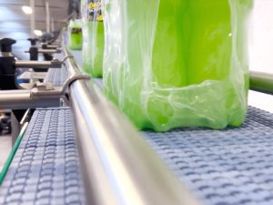 Installation et fourniture de courroies révisées d'occasion pour la ligne d'embouteillage LemonSoda