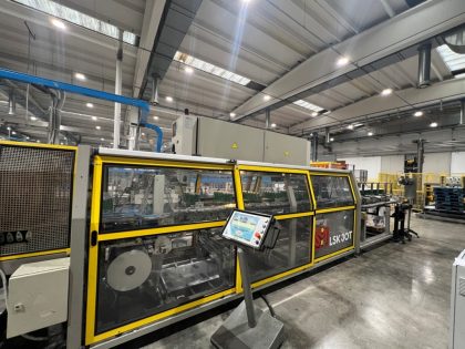 Découvrez la fardeleuse SMI LSK 30t d'occasion, révisée et garantie. Capacité de production 30 ppm avec format courant 500ml. Voir le site web pour plus de détails.