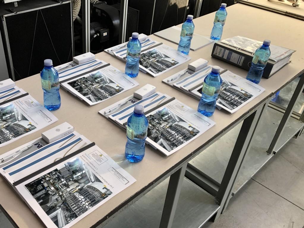 Scopri l'importanza della formazione degli operatori per le macchine della linea di imbottigliamento e confezionamento. Migliora l'efficienza, riduci i fermi e ottimizza la produttività con un'adeguata preparazione