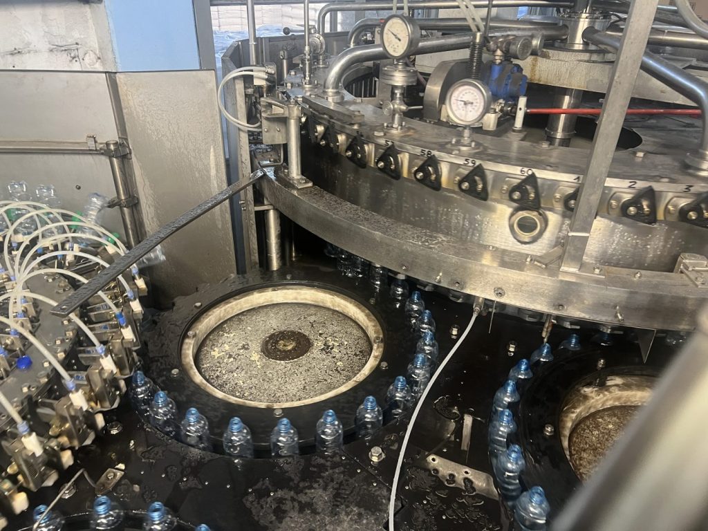 Riempitrice Simonazzi Eurostar per il riempimento di bottiglie PET. Disponibile da subito, sia vista e piaciuta che revisionata