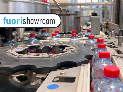 Etichettatrice KRONES Contiroll usata per 13.000 bph, formato 500 ml. Etichetta OPP con colla a caldo, cambio formato e PLC Siemens per un controllo preciso.