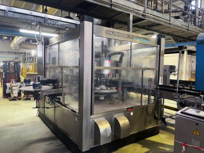 Étiqueteuse KRONES Contiroll avec une capacité de production de 12 000 bph. Idéale pour l’étiquetage de bouteilles en PET avec OPP. Découvrez la galerie.