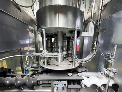 Scopri la nostra tappatrice AROL 8 teste usata, revisionata e garantita. Disponibile anche vista e piaciuta e con ricambistica. Guarda la gallery
