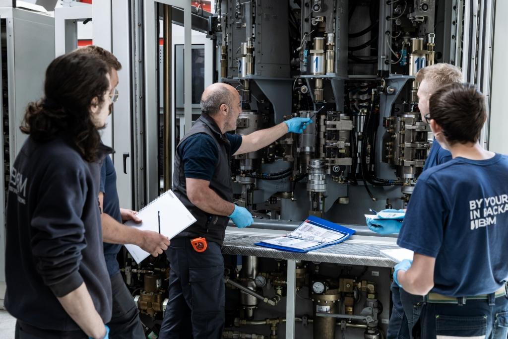 Training and education on PET blow molding machines. Specialized training for operators of SIDEL bottle blow molders.