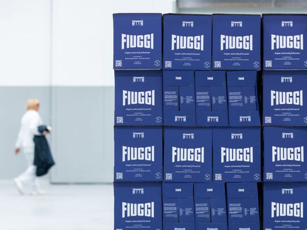 BBM Packaging ha fornito due linee di imbottigliamento ibride per Acqua Fiuggi: guarda il video dell'installazione della linea PET e vetro
