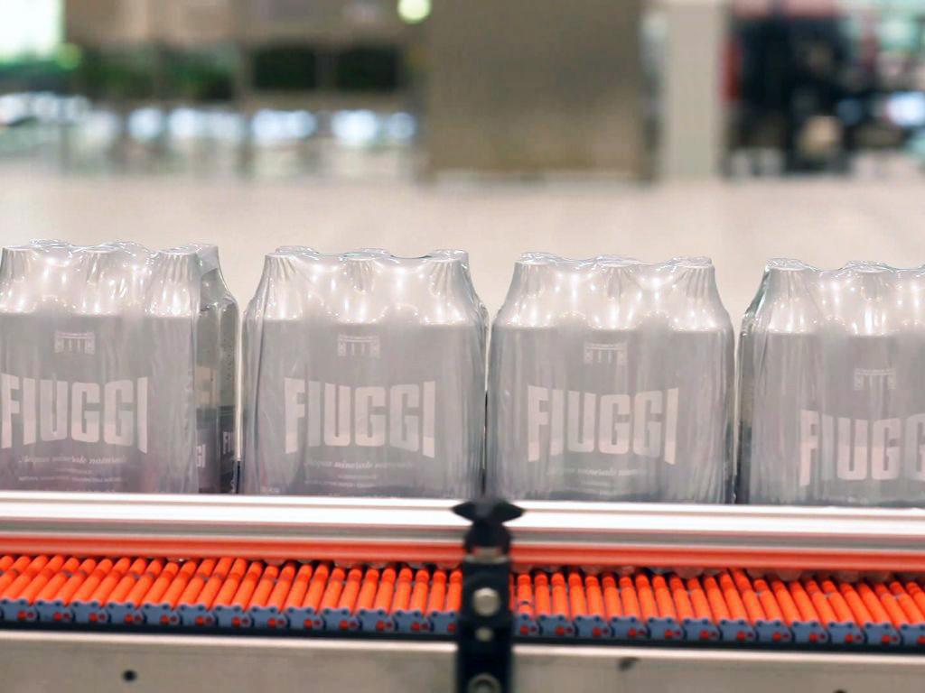 BBM Packaging ha fornito due linee di imbottigliamento ibride per Acqua Fiuggi: guarda il video dell'installazione della linea PET e vetro