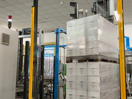 Fasciatore TOSA 095 del 2018, ideale per fasciare pallet 800x1200 e 1000x1200. Completo di Zona prelievo bancali. Scoprilo subito