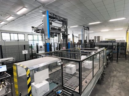KOSME Palpack PD palletizer, capable of palletizing up to 14,400 bph in wrap-tray-film packaging. See all details and pictures