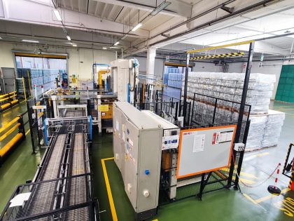 Pallettizzatore ACMI P130/2 (1999), capace di lavorare 18.000 bph. Completo di Siemens S5. Disponibile visto e piaciuto, revisionato e garantito, ma anche pronto all'uso con ricambi compatibili.