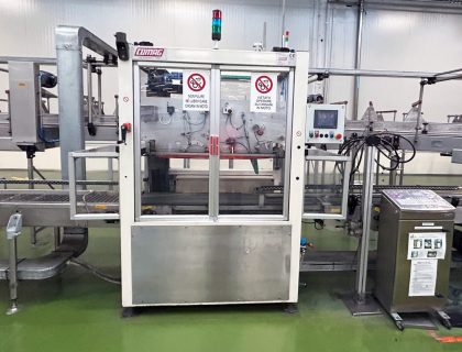 Manigliatrice COMAG H65/1 (1999), con cambio bobine automatico, PLC Omron e HMI. Disponibile vista e piaciuta o revisionata con ricambi compatibili.