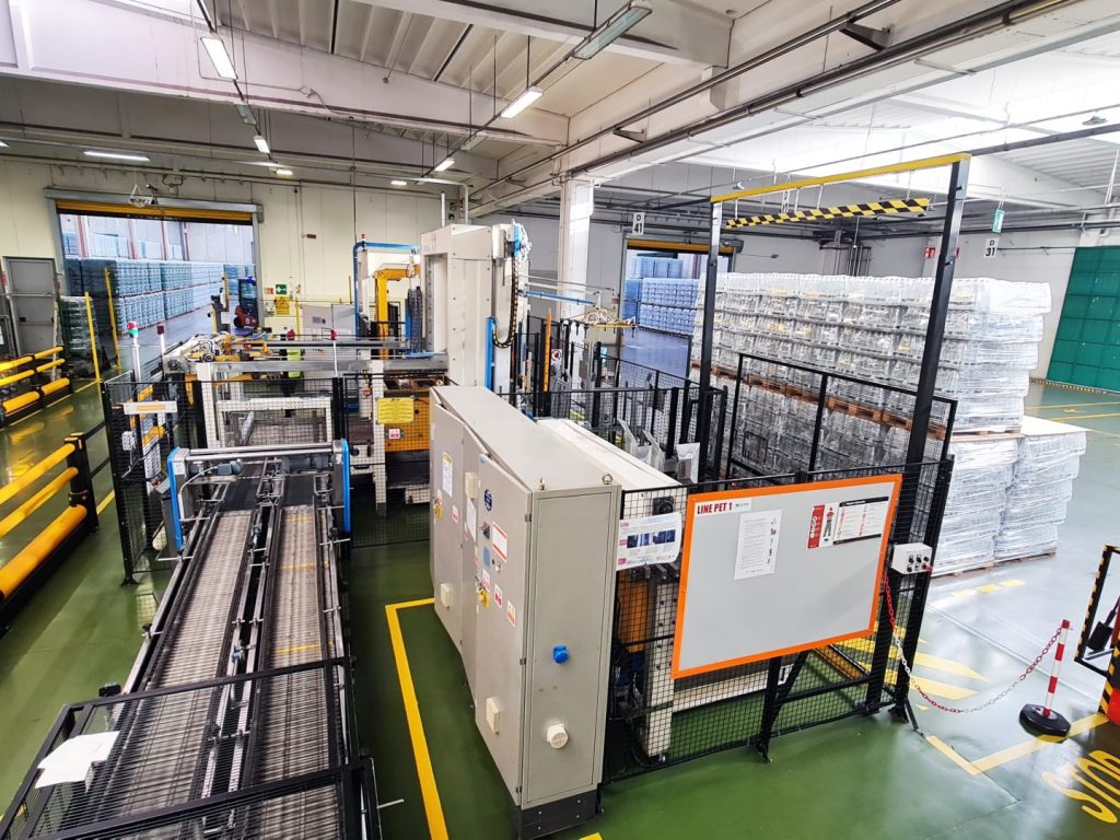 ACMI P130/2 palletizer (1999), capable of processing 18,000 bph. Complete with Siemens S5. Available as seen and approved or reconditioned. See photos
