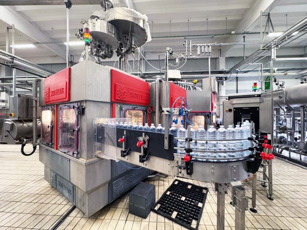 Sacmi VOLOMAS bottle filler for plastic or PET bottles, 40,000 bph. Complete with Premix, CIP, Arol capper, and air conveyors. Ideal for water and soft drinks.