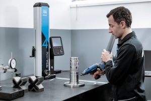 BBM ofrece repuestos compatibles para máquinas de embotellado, garantizados por controles de calidad y una sala metrológica de vanguardia.