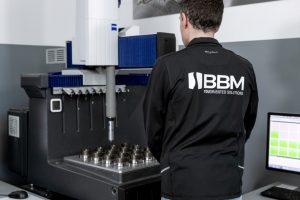 BBM ofrece repuestos compatibles para máquinas de embotellado, garantizados por controles de calidad y una sala metrológica de vanguardia.