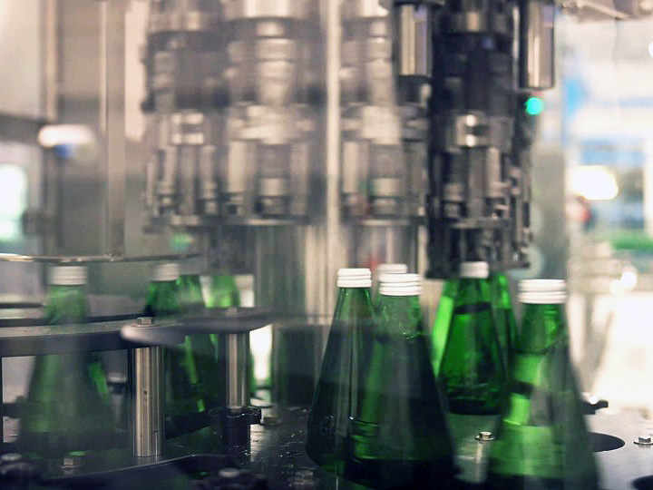 Descubra todo sobre las taponadoras de rosca y otras máquinas taponadoras para botellas: modelos d