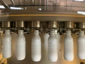 Comment choisir votre ligne d'embouteillage du lait : neuf, d'occasion ou rénover. Lisez le guide et optimisez votre production laitière