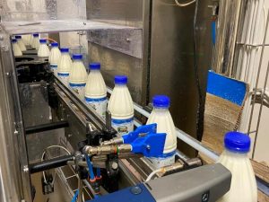 How to choose a milk bottling line: new, used or refurbished. Read the guide and optimise your milk production