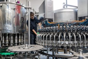 Scopri cos’è un’imbottigliatrice isobarica, quando usarla e i costi. Guida completa per scegliere la soluzione giusta. Contattaci ora.