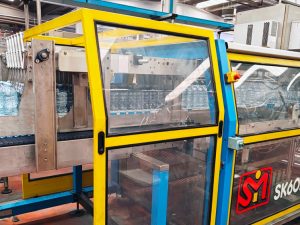 Advanced solutions to make PET format changeover faster, more flexible and safer: our work on a line with square bottles.