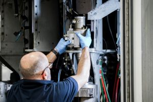 Maintenance prédictive des installations d'embouteillage : stratégies et coûts. Les conseils du directeur du service après-vente de BBM. Demandez un audit gratuit