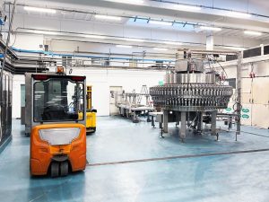 Rilocazione lampo di linea di imbottigliamento KRONES in una sola settimana: il progetto BBM per Acqua Smeraldina. Guarda il time-lapse