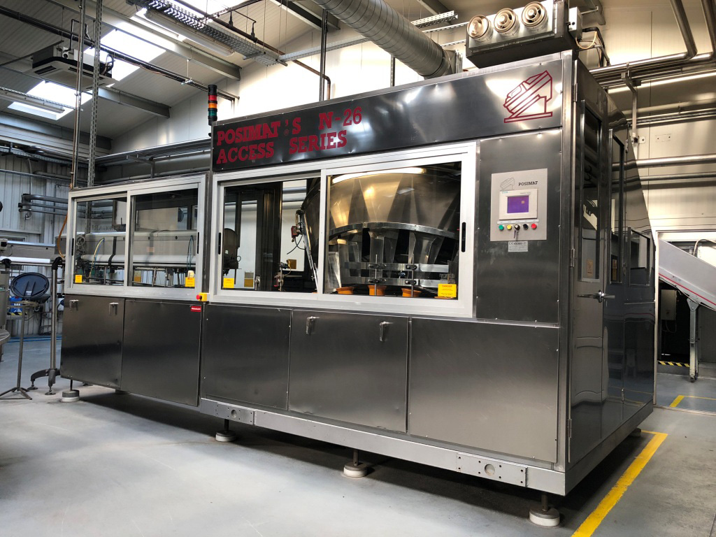 Macchina Posimat per l’orientamento e l’alimentazione automatica di bottiglie nelle linee di imbottigliamento.